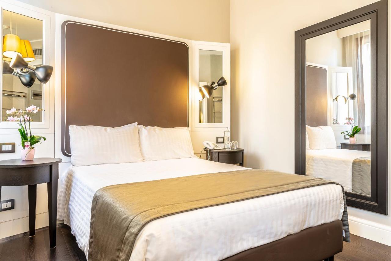 Classic Double Room Small Double Bed,762087565:JPEG